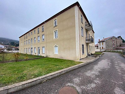 APPARTEMENT T3 A LOUER - ST ANTHEME - 59.14 m2 - 458 € charges comprises par mois