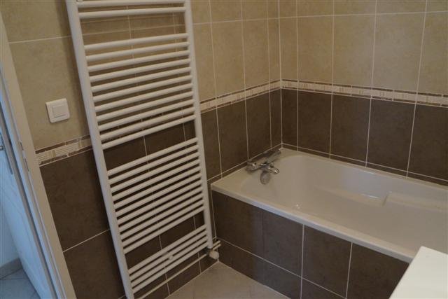 APPARTEMENT T3 A LOUER - ST ANTHEME - 59.14 m2 - 458 &euro; charges comprises par mois