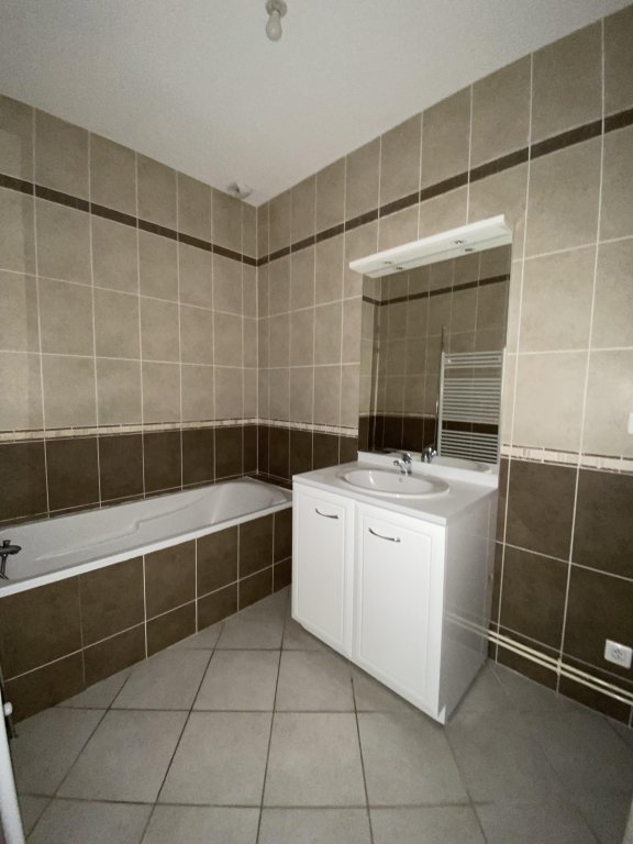 APPARTEMENT T3 A LOUER - ST ANTHEME - 59.14 m2 - 458 &euro; charges comprises par mois