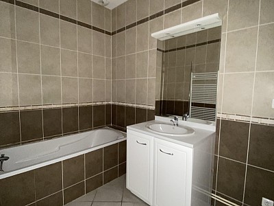 APPARTEMENT T3 A LOUER - ST ANTHEME - 59.14 m2 - 458 &euro; charges comprises par mois