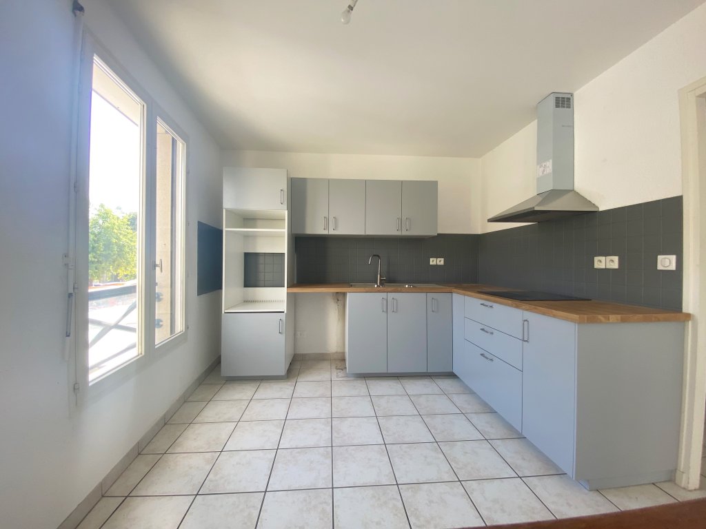 APPARTEMENT T3 A LOUER - ST BONNET LE CHATEAU - 68.23 m2 - 680 &euro; charges comprises par mois