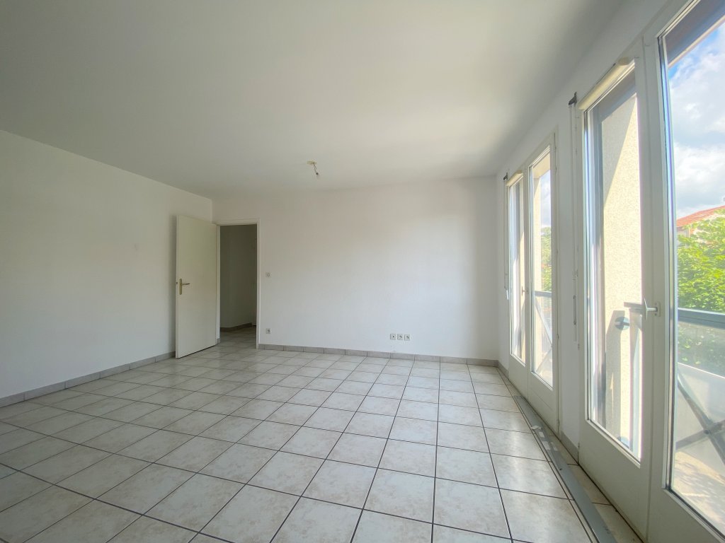 APPARTEMENT T3 A LOUER - ST BONNET LE CHATEAU - 68.23 m2 - 680 &euro; charges comprises par mois