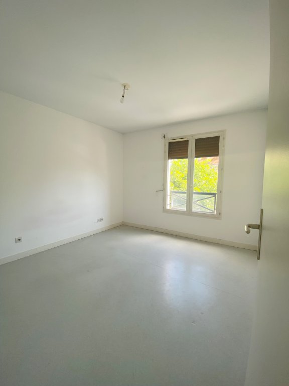 APPARTEMENT T3 A LOUER - ST BONNET LE CHATEAU - 68.23 m2 - 680 &euro; charges comprises par mois