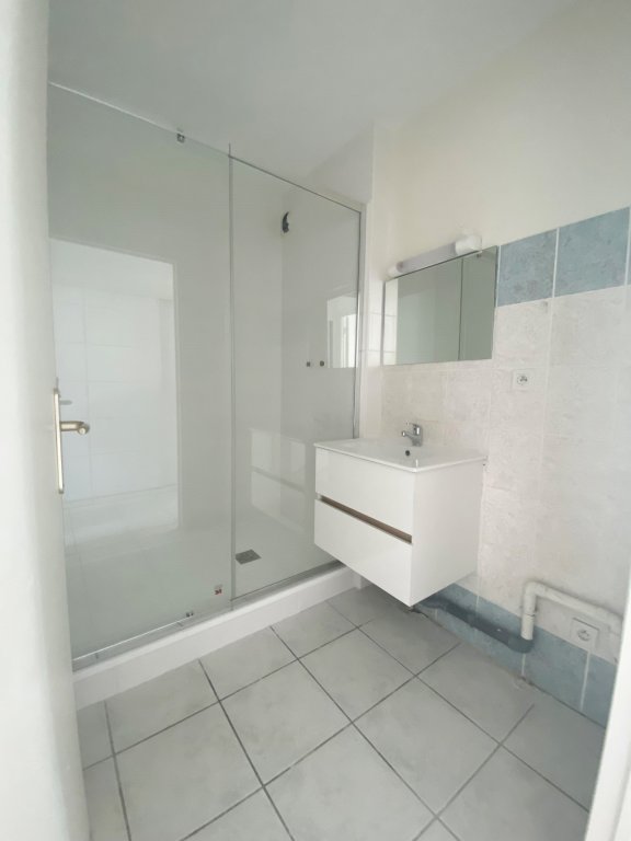APPARTEMENT T3 A LOUER - ST BONNET LE CHATEAU - 68.23 m2 - 680 &euro; charges comprises par mois