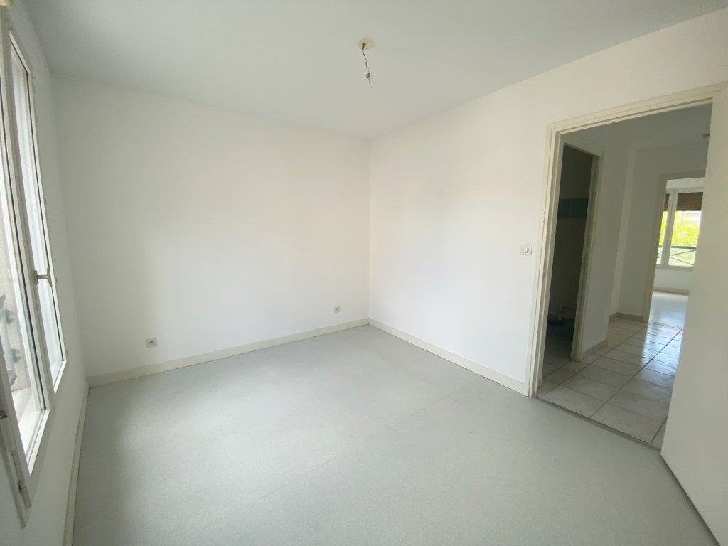 APPARTEMENT T3 A LOUER - ST BONNET LE CHATEAU - 68.23 m2 - 680 &euro; charges comprises par mois