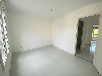 APPARTEMENT T3 A LOUER - ST BONNET LE CHATEAU - 68.23 m2 - 680 € charges comprises par mois