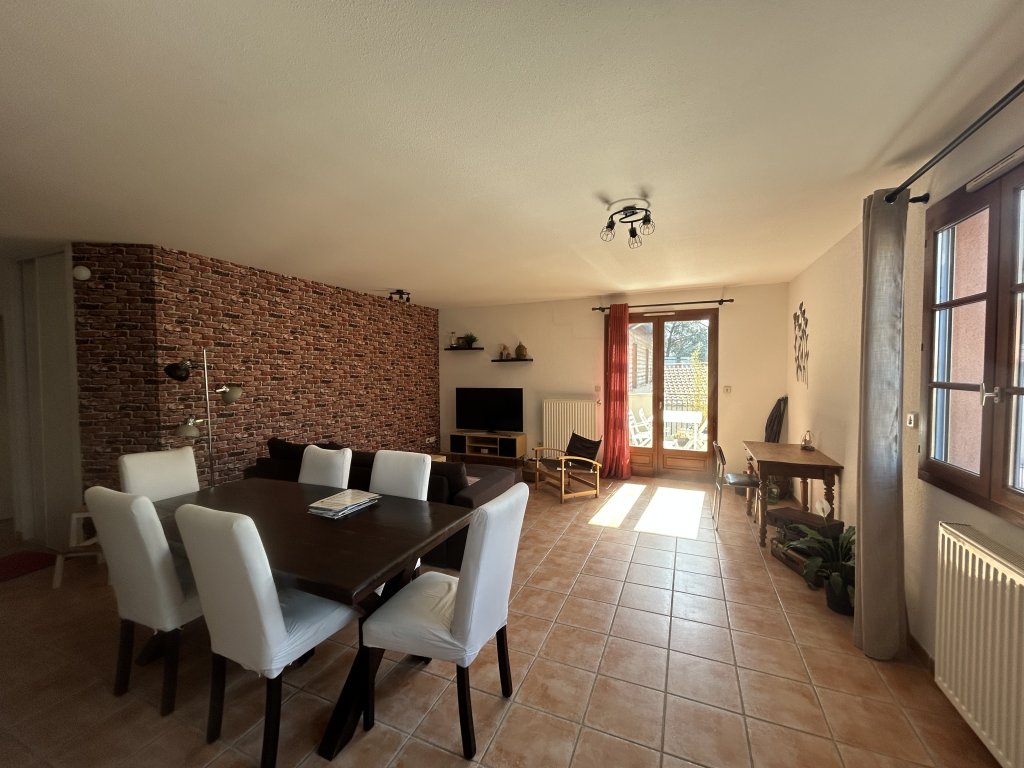 APPARTEMENT T3 A LOUER - ST ROMAIN LE PUY - 96.25 m2 - 850 &euro; charges comprises par mois