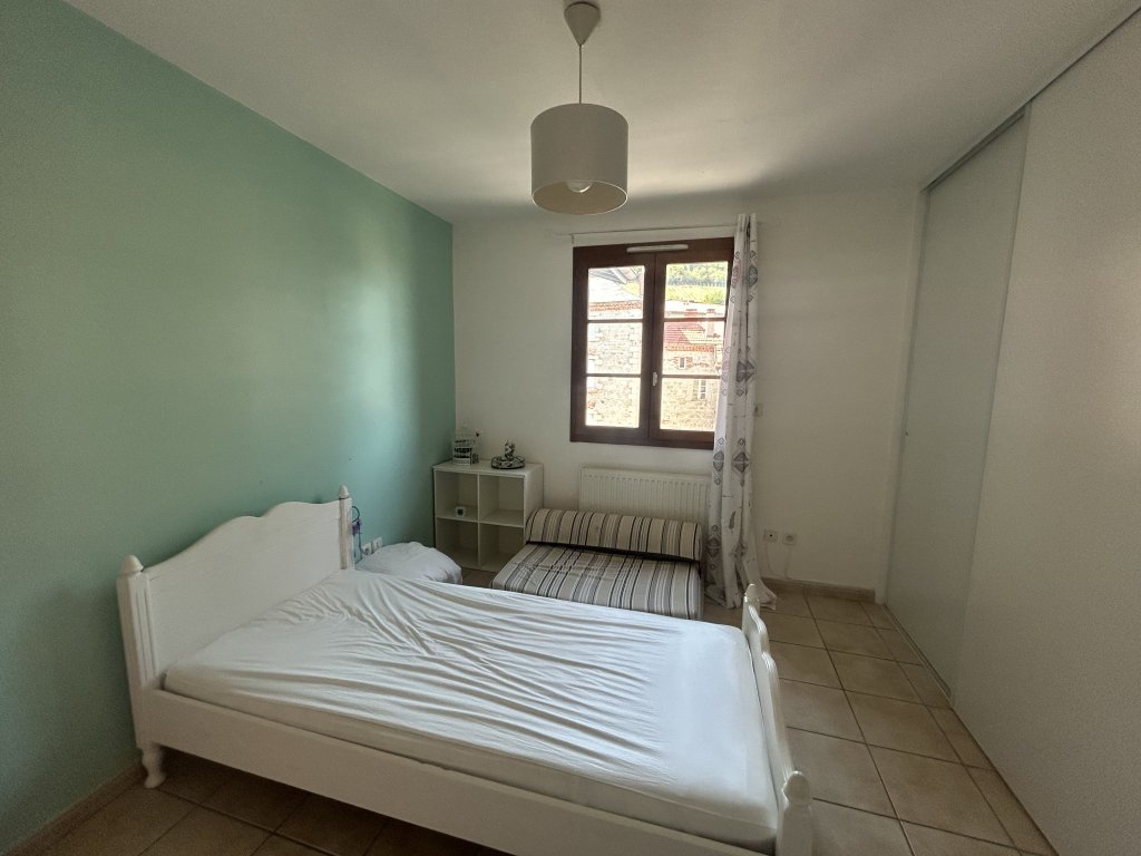 APPARTEMENT T3 A LOUER - ST ROMAIN LE PUY - 96.25 m2 - 850 &euro; charges comprises par mois