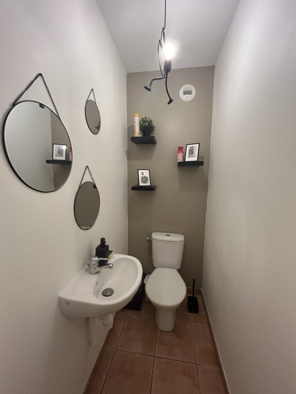 APPARTEMENT T3 A LOUER - ST ROMAIN LE PUY - 96.25 m2 - 850 &euro; charges comprises par mois