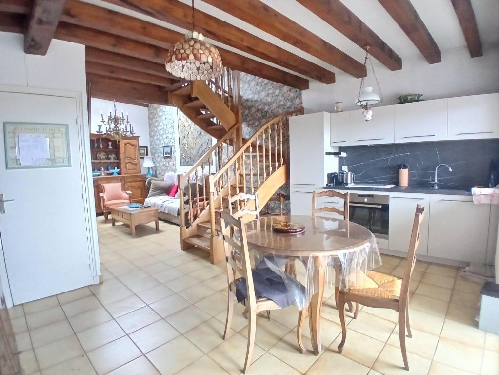 APPARTEMENT T3 A VENDRE - FEURS - 86.82 m2 - 190 000 &euro;