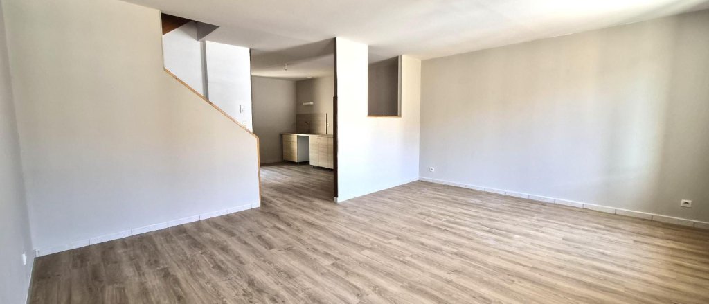 APPARTEMENT T4 A LOUER - CHAZELLES SUR LYON - 84.1 m2 - 720 &euro; charges comprises par mois