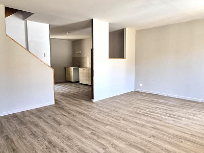 APPARTEMENT T4 A LOUER - CHAZELLES SUR LYON - 84.1 m2 - 720 € charges comprises par mois