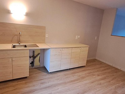 APPARTEMENT T4 A LOUER - CHAZELLES SUR LYON - 84.1 m2 - 720 € charges comprises par mois