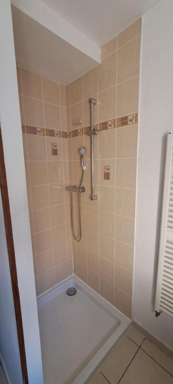 APPARTEMENT T4 A LOUER - CHAZELLES SUR LYON - 84.1 m2 - 720 &euro; charges comprises par mois