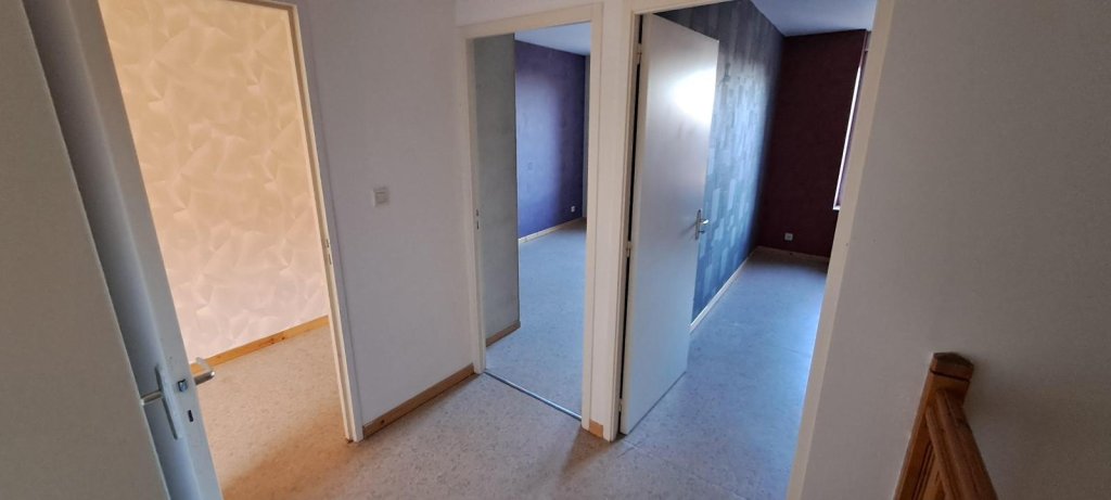 APPARTEMENT T4 A LOUER - CHAZELLES SUR LYON - 84.1 m2 - 720 &euro; charges comprises par mois