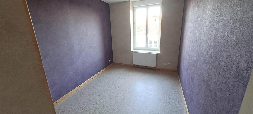 APPARTEMENT T4 A LOUER - CHAZELLES SUR LYON - 84.1 m2 - 720 &euro; charges comprises par mois