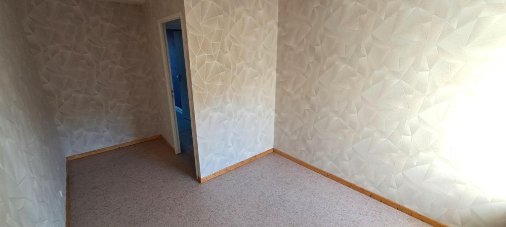 APPARTEMENT T4 A LOUER - CHAZELLES SUR LYON - 84.1 m2 - 720 &euro; charges comprises par mois