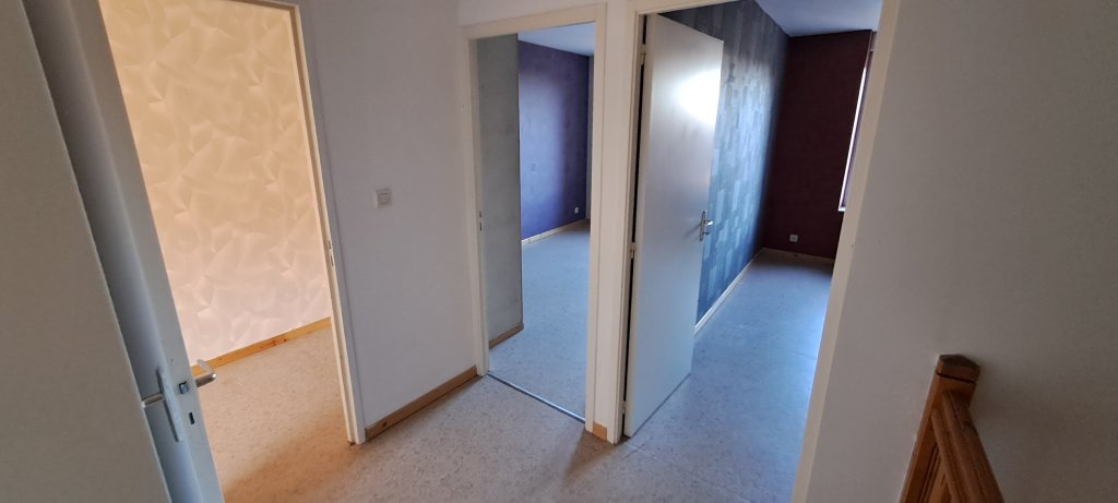 APPARTEMENT T4 A LOUER - CHAZELLES SUR LYON - 84.1 m2 - 695 &euro; charges comprises par mois