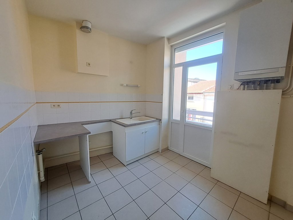 APPARTEMENT T4 A LOUER - CHAZELLES SUR LYON - 74.15 m2 - 560 &euro; charges comprises par mois