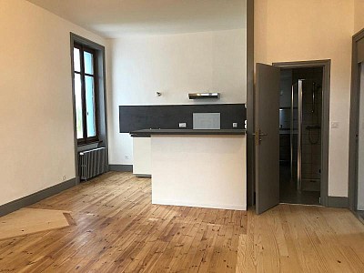 APPARTEMENT T4 A LOUER - FEURS - 71.51 m2 - 656 € charges comprises par mois