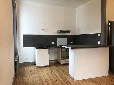 APPARTEMENT T4 A LOUER - FEURS - 71.51 m2 - 656 € charges comprises par mois