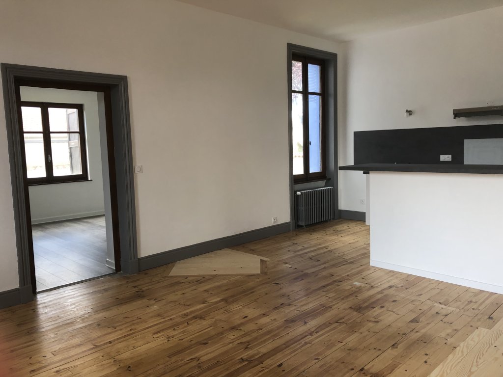 APPARTEMENT T4 A LOUER - FEURS - 71.51 m2 - 656 &euro; charges comprises par mois