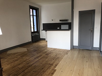 APPARTEMENT T4 A LOUER - FEURS - 71.51 m2 - 656 &euro; charges comprises par mois