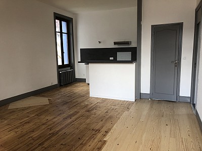 APPARTEMENT T4 A LOUER - FEURS - 71.51 m2 - 656 &euro; charges comprises par mois