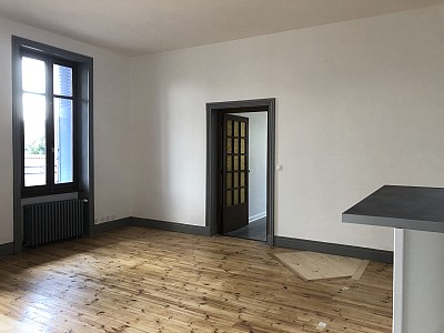 APPARTEMENT T4 A LOUER - FEURS - 71.51 m2 - 656 &euro; charges comprises par mois