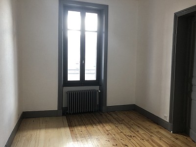 APPARTEMENT T4 A LOUER - FEURS - 71.51 m2 - 656 &euro; charges comprises par mois