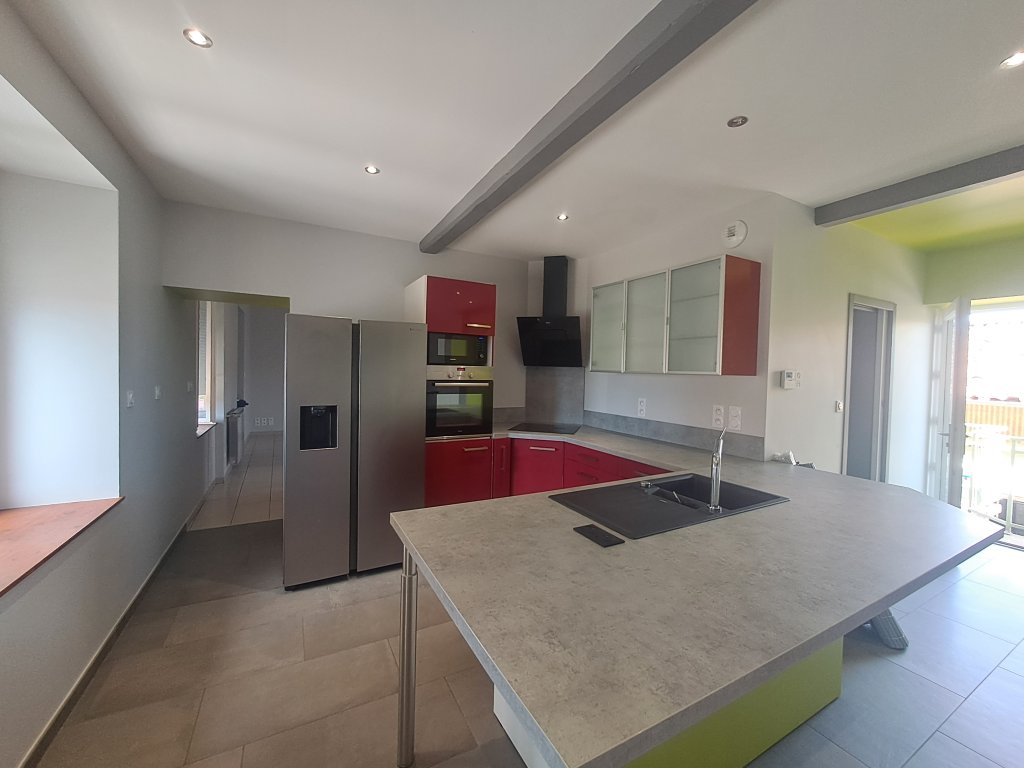 APPARTEMENT T4 A LOUER - MARINGES - 115.03 m2 - 695 &euro; charges comprises par mois