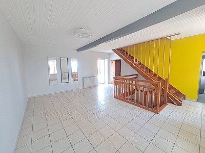 APPARTEMENT T4 A LOUER - MARINGES - 115.03 m2 - 695 € charges comprises par mois