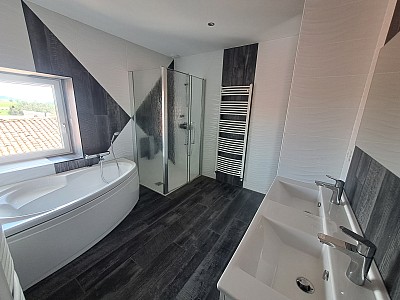 APPARTEMENT T4 A LOUER - MARINGES - 115.03 m2 - 695 € charges comprises par mois