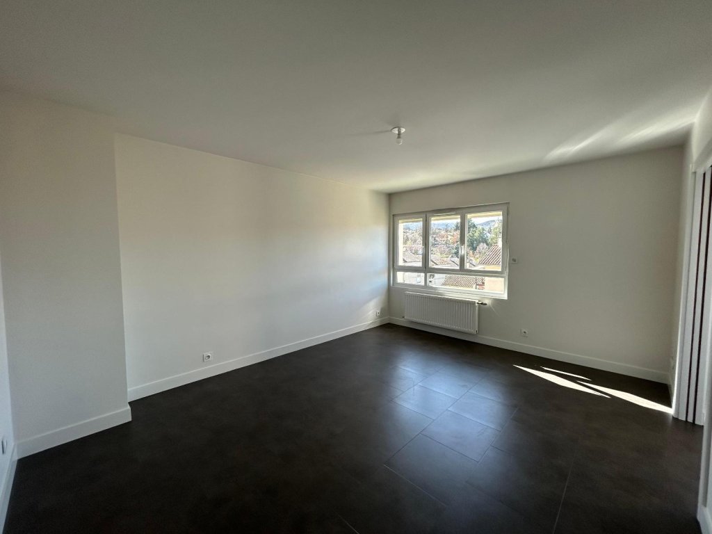 APPARTEMENT T4 A LOUER - MONTBRISON - 73.34 m2 - 680 &euro; charges comprises par mois