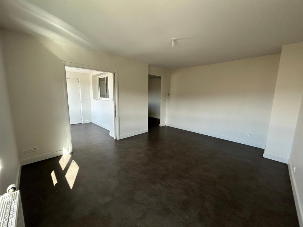 APPARTEMENT T4 A LOUER - MONTBRISON - 73.34 m2 - 680 &euro; charges comprises par mois