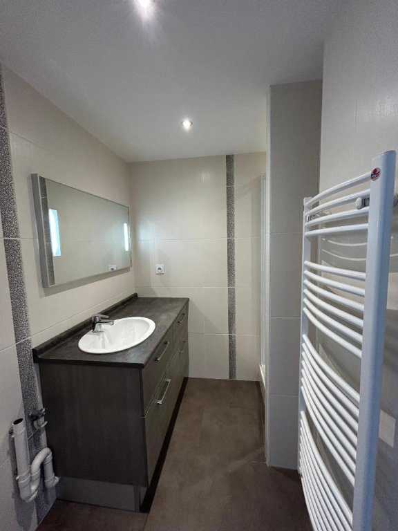 APPARTEMENT T4 A LOUER - MONTBRISON - 73.34 m2 - 680 &euro; charges comprises par mois