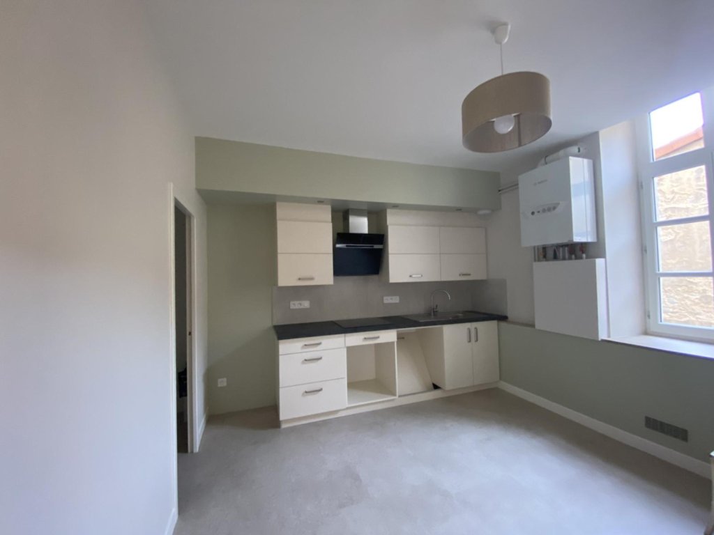 APPARTEMENT T4 A LOUER - MONTBRISON - 118.5 m2 - 980 &euro; charges comprises par mois