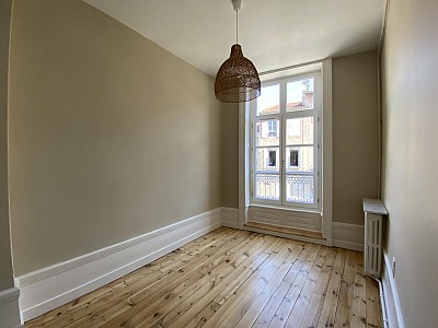 APPARTEMENT T4 A LOUER - MONTBRISON - 118.5 m2 - 980 € charges comprises par mois