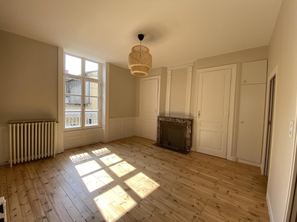 APPARTEMENT T4 A LOUER - MONTBRISON - 118.5 m2 - 980 &euro; charges comprises par mois