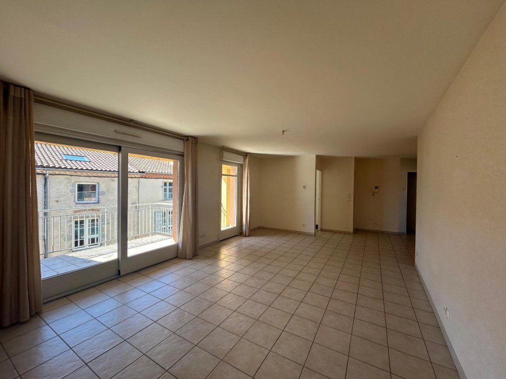 APPARTEMENT T4 A LOUER - MONTBRISON - 98.82 m2 - 795 &euro; charges comprises par mois