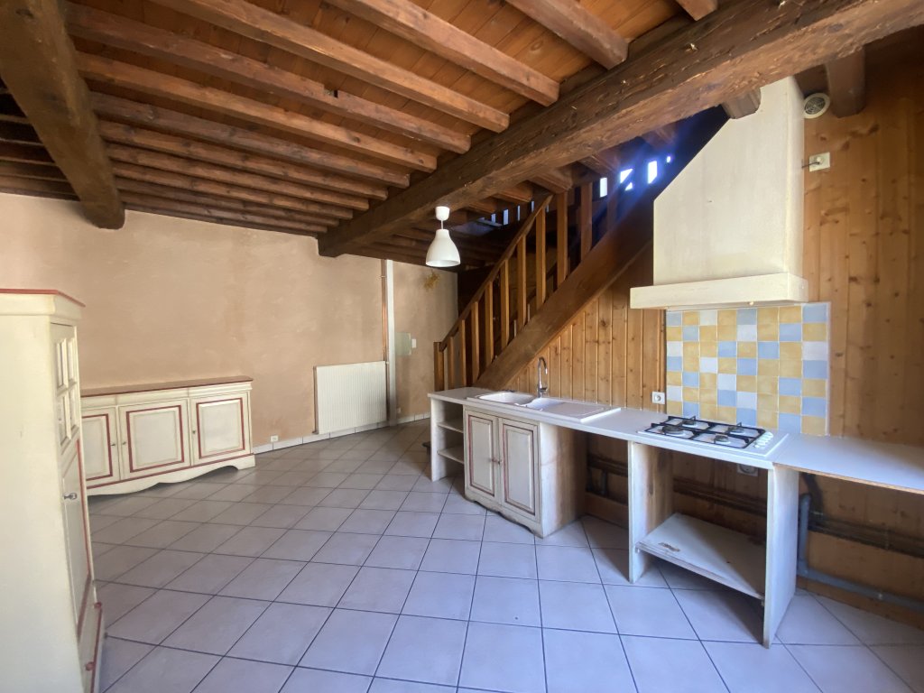 APPARTEMENT T4 A LOUER - MONTBRISON - 124.39 m2 - 630 &euro; charges comprises par mois