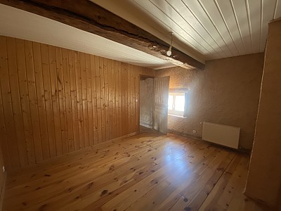 APPARTEMENT T4 A LOUER - MONTBRISON - 124.39 m2 - 630 &euro; charges comprises par mois