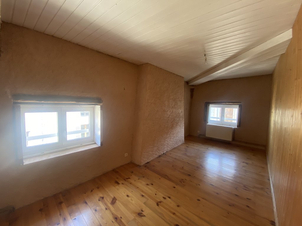 APPARTEMENT T4 A LOUER - MONTBRISON - 124.39 m2 - 630 &euro; charges comprises par mois