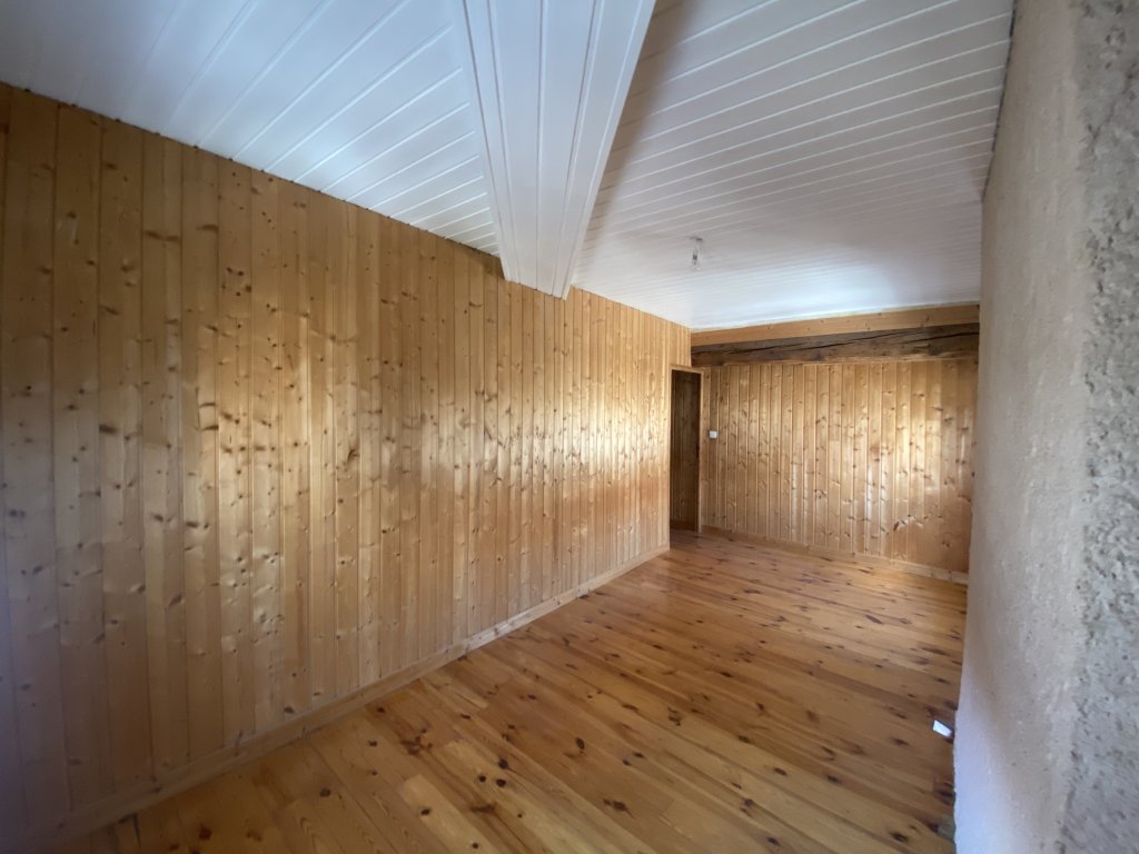 APPARTEMENT T4 A LOUER - MONTBRISON - 124.39 m2 - 630 &euro; charges comprises par mois