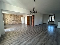 APPARTEMENT T4 A LOUER - NOIRETABLE - 147.92 m2 - 750 &euro; charges comprises par mois