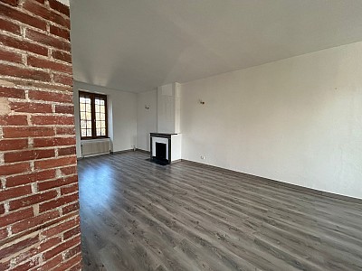 APPARTEMENT T4 A LOUER - NOIRETABLE - 147.92 m2 - 750 € charges comprises par mois