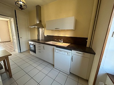APPARTEMENT T4 A LOUER - NOIRETABLE - 147.92 m2 - 750 € charges comprises par mois