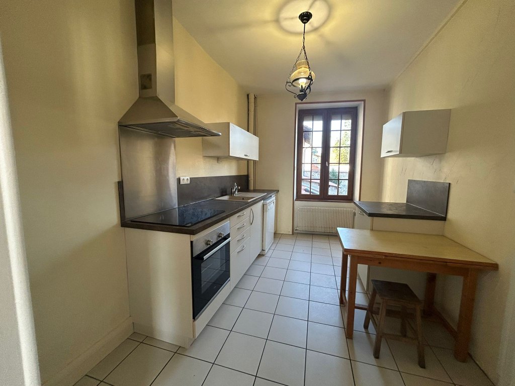 APPARTEMENT T4 A LOUER - NOIRETABLE - 147.92 m2 - 750 &euro; charges comprises par mois