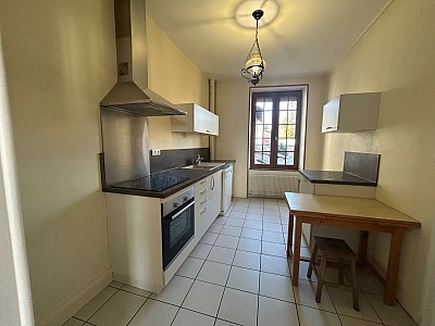 APPARTEMENT T4 A LOUER - NOIRETABLE - 147.92 m2 - 750 € charges comprises par mois