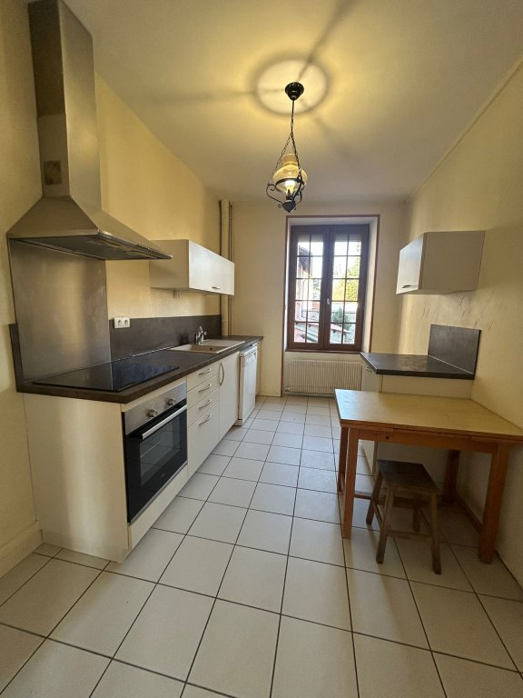 APPARTEMENT T4 A LOUER - NOIRETABLE - 147.92 m2 - 750 &euro; charges comprises par mois